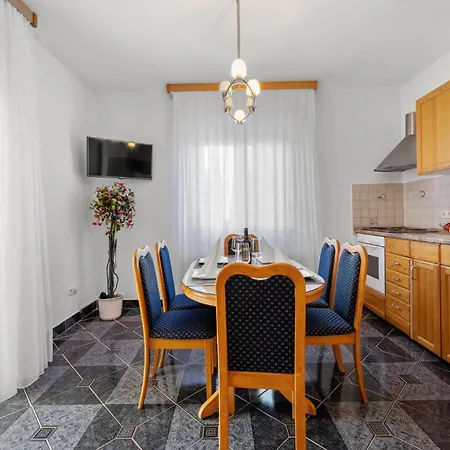 2 Bedroom Cozy In Διαμέρισμα Βόντιτσε