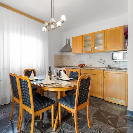 2 Bedroom Cozy In