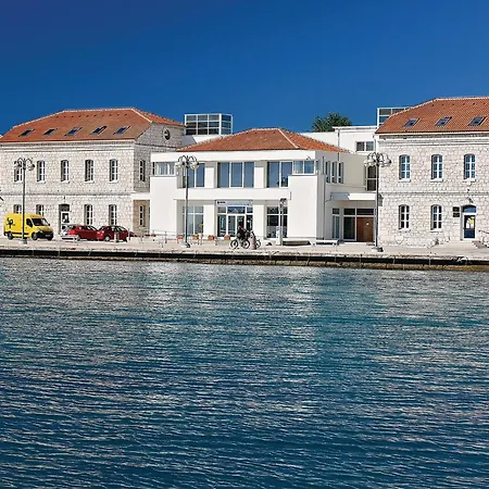 2 Bedroom Cozy In Βόντιτσε