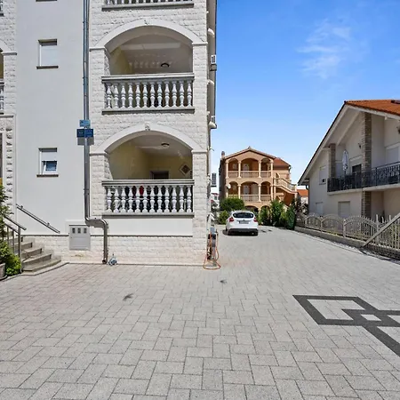 Διαμέρισμα 2 Bedroom Cozy In *